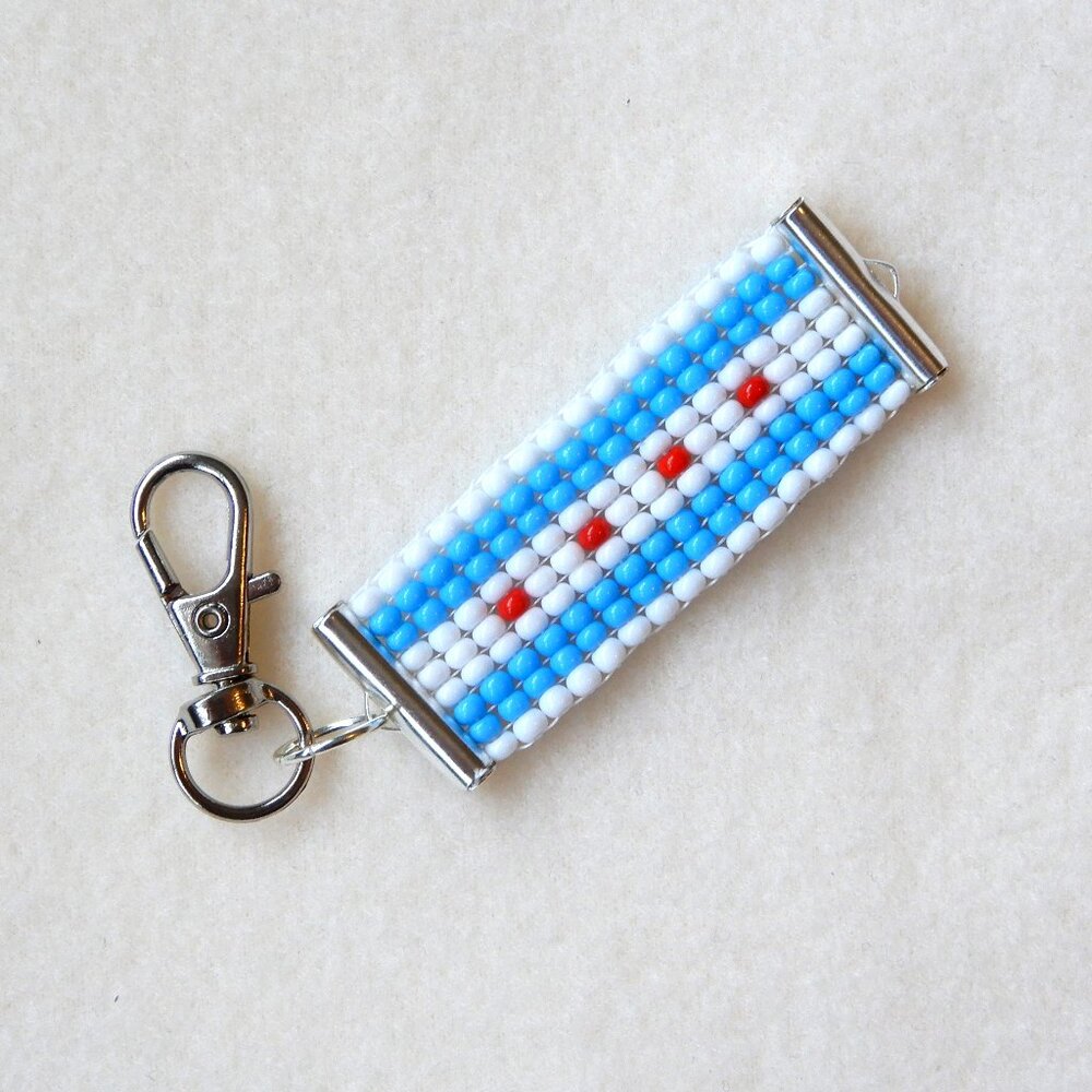 Chicago flag bead keychain / bag charm, handmade, seed beads, Illinois
